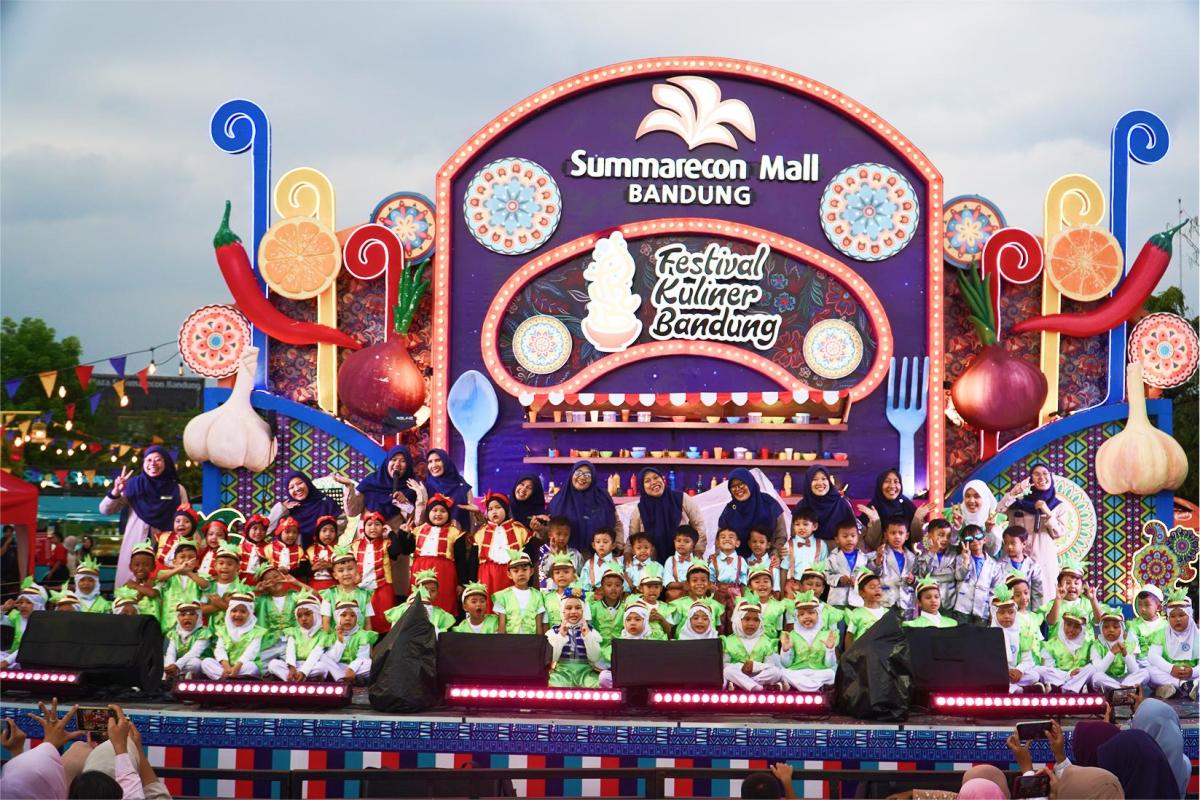 Lucu dan Percaya Diri, Aksi Anak-Anak PG-TK Darul Hikam 2 Curi Perhatian di Mall